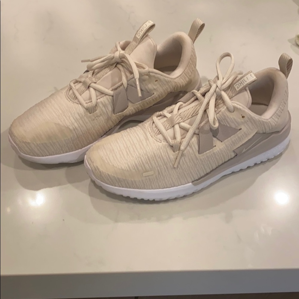 Nikes sneakers